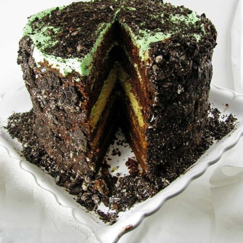 Celebrate True Decadence for Every Occasion with this Yummy Mint Oreo Cake