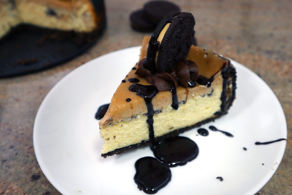 Peanut Butter Oreo Cheesecake with Chocolate sauce