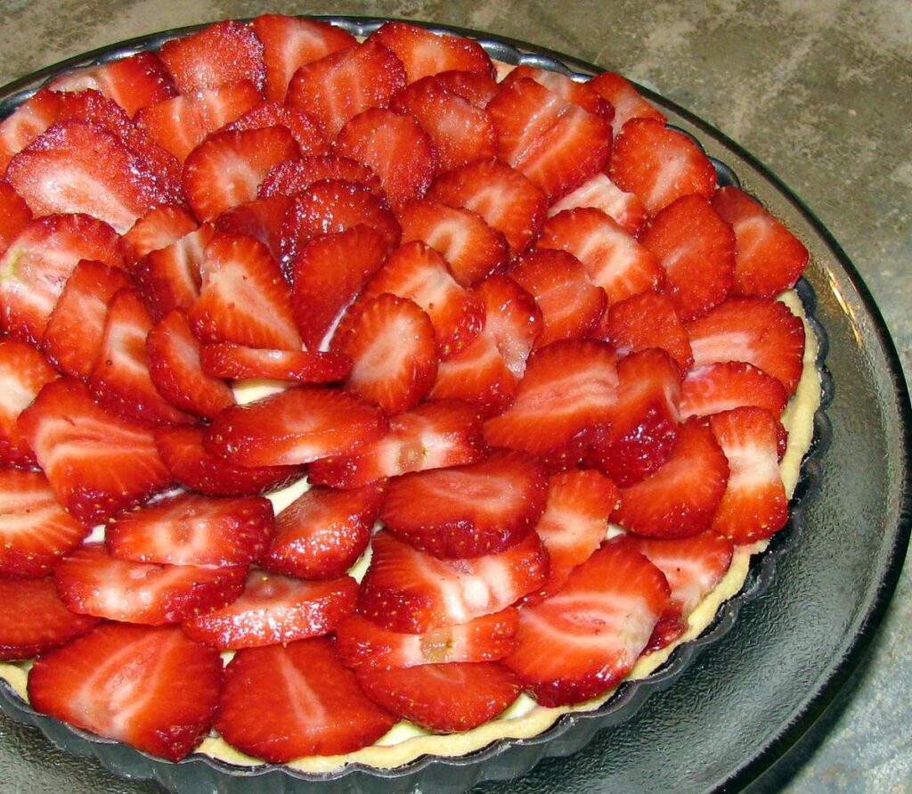 Say Good Morning to Spring with this Beautiful Custard Strawberry Pie