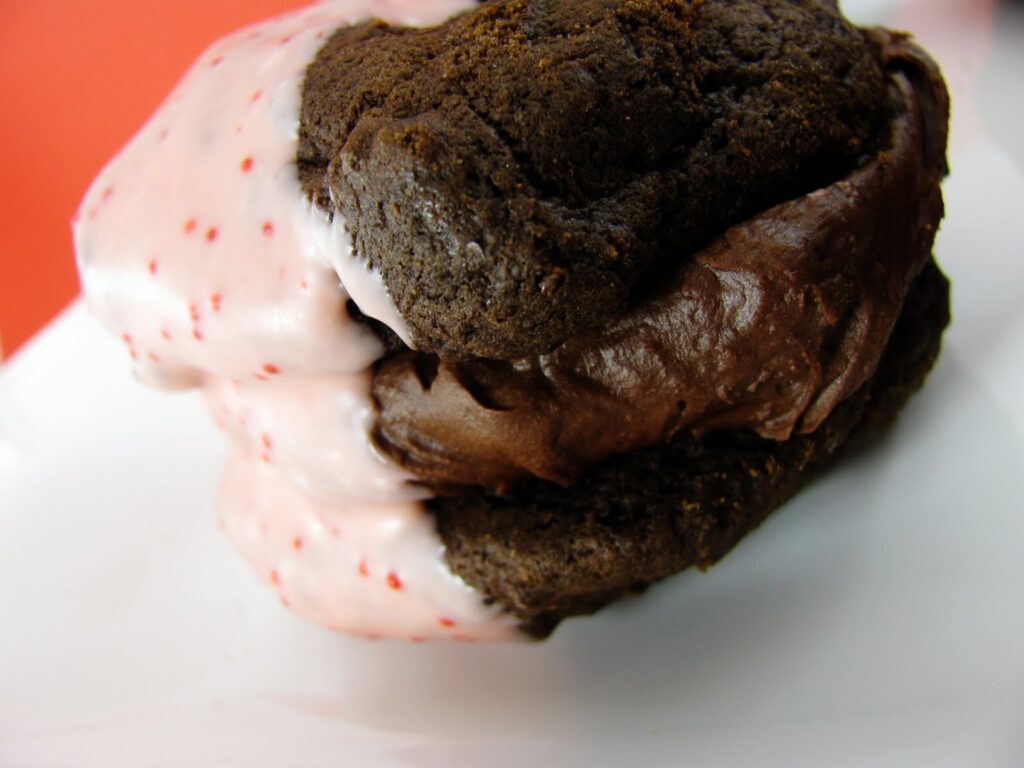 chocolate with peppermint whoopie pie