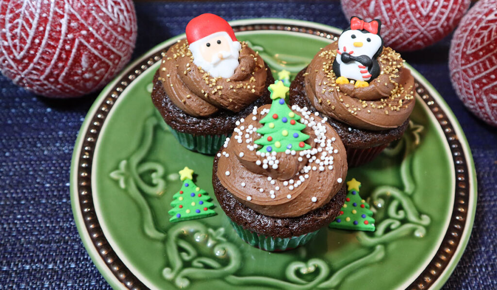 decorated cupcakes -