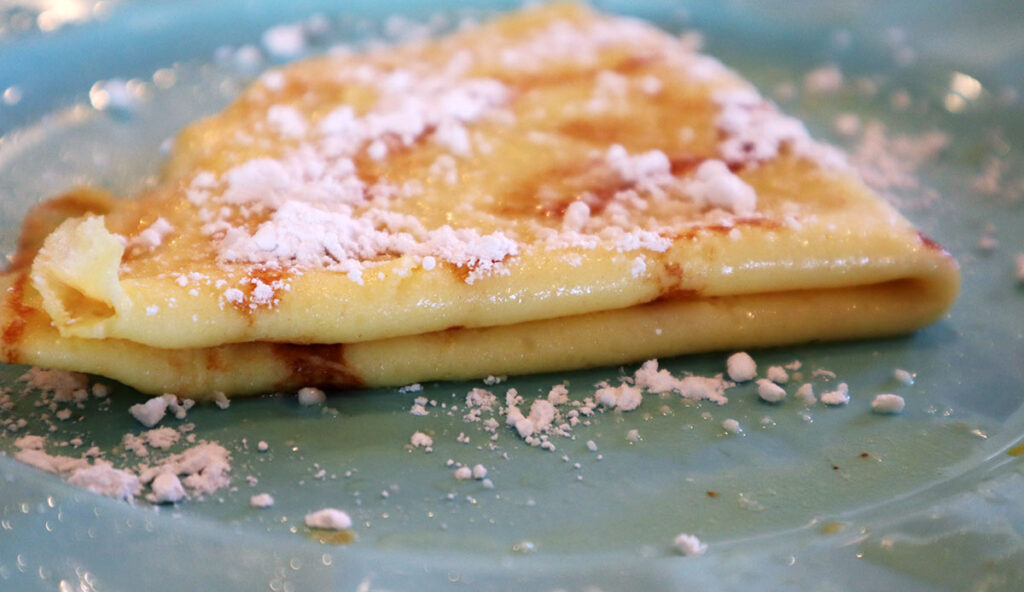 lemon powdered sugar crepe