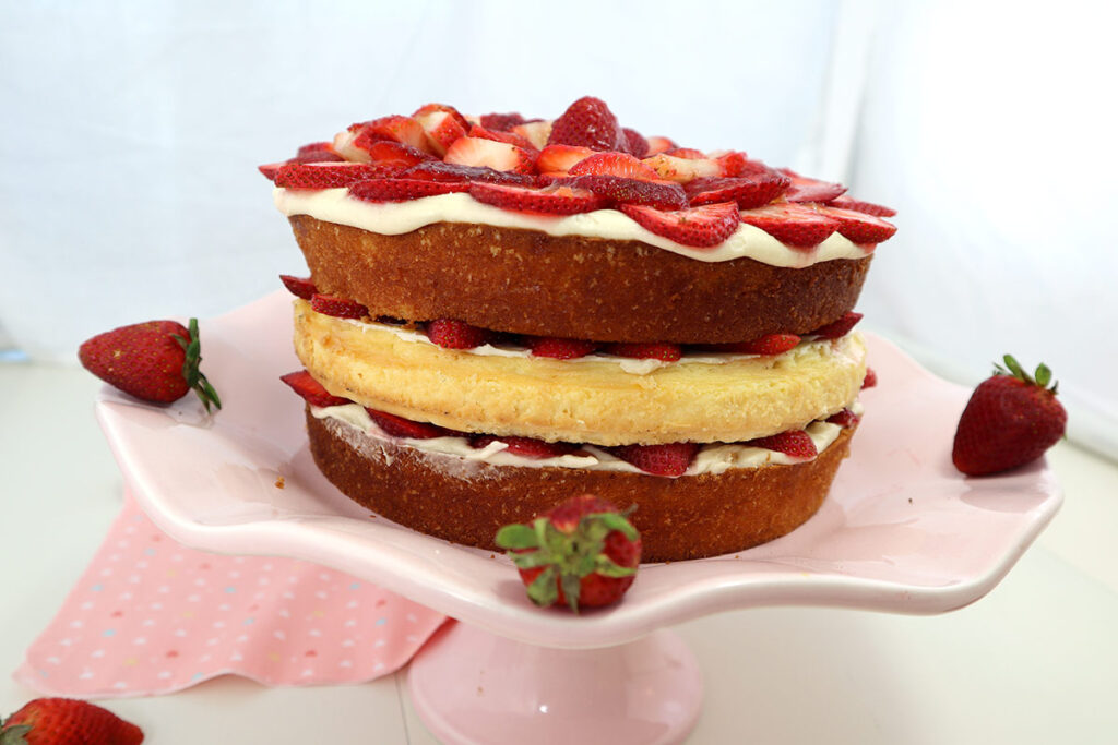 Yummy Strawberry Cheesecake Cake 