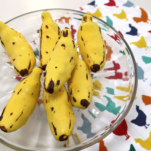 Cute Mini Banana Bread Cake Pops That Actually Look like Real Bananas