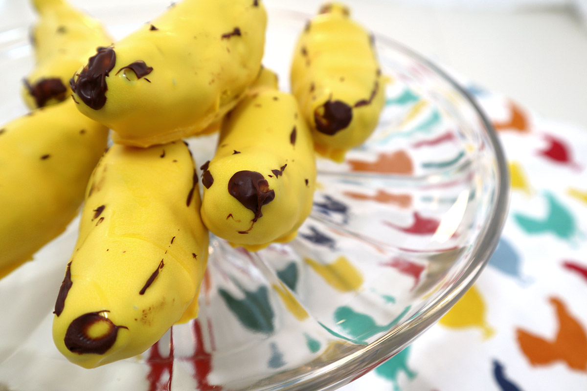 Cute Mini Banana Bread Cake Pops That Actually Look like Real Bananas