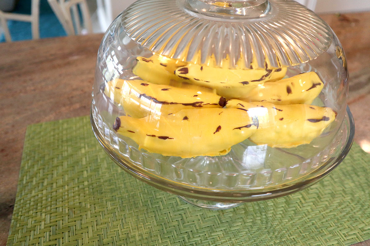 Cute Mini Banana Bread Cake Pops That Actually Look like Real Bananas